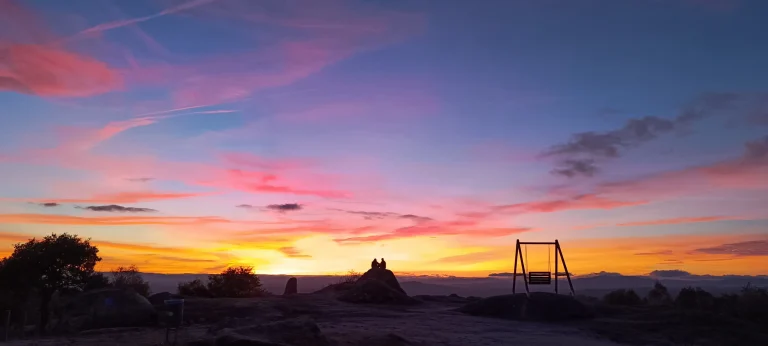 Panorámica de puesta de sol en mirador Bambán do Solpor
