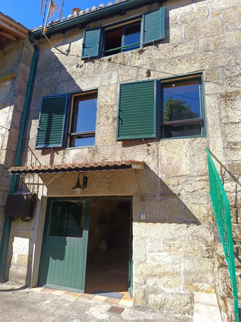 Fachada de casa de piedra